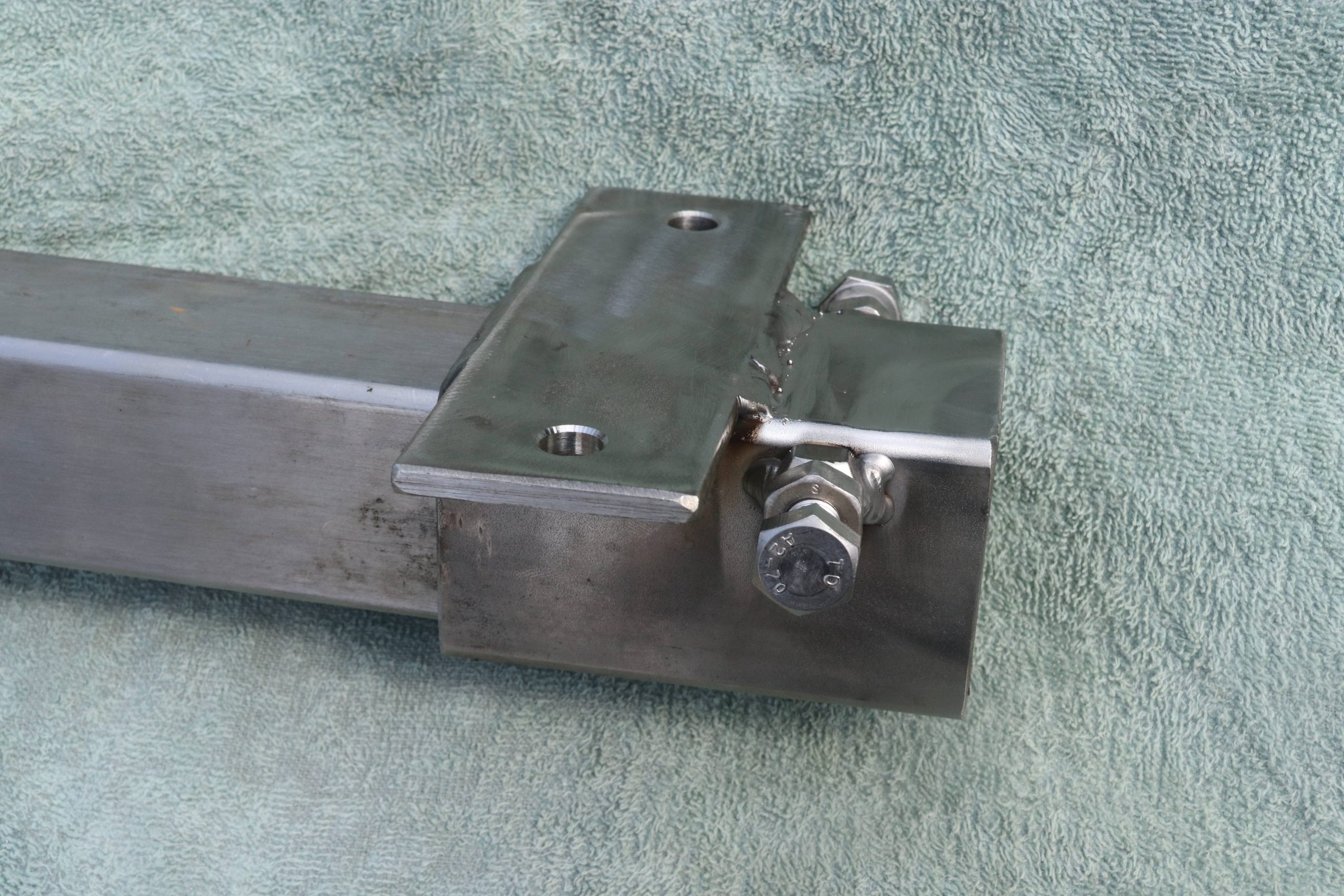 top clamp can be used to join rail lengths , welded to one rail and use bolts provided to clamp other rail